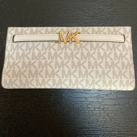 Michael Kors Reed Large Snap Bifold Wallet - Picture 4 of 12